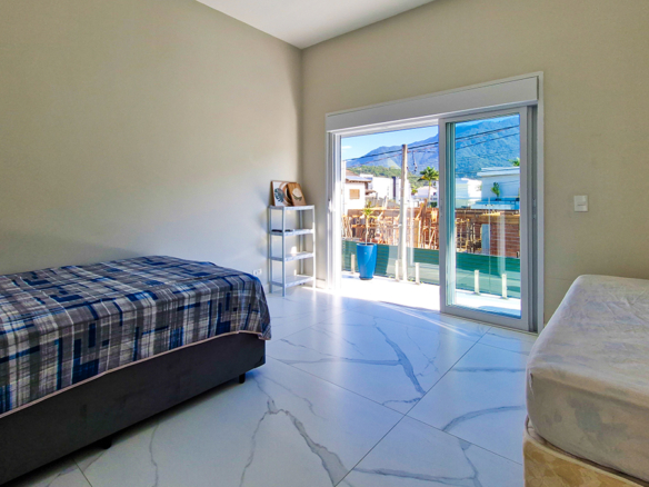 Casa à Venda no Condomínio Costa Nova Residence, em Massaguaçu com 4 suítes e 300m²