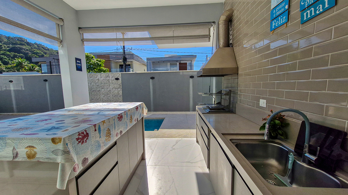 Casa à Venda no Condomínio Costa Nova Residence, em Massaguaçu com 4 suítes e 300m²