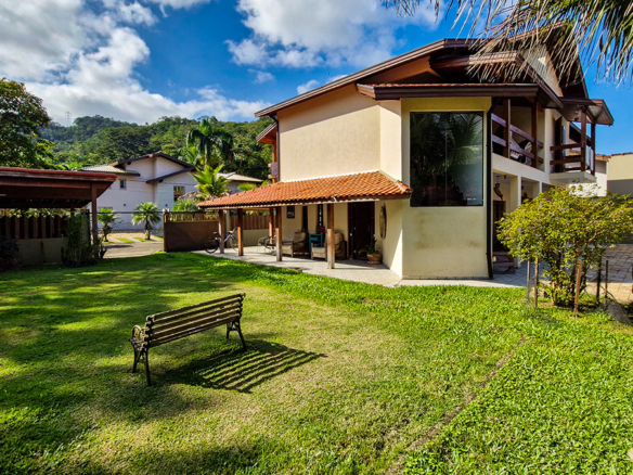 Casa Nova a venda na Praia da Mococa | Condomínio fechado | Lazer Privativo