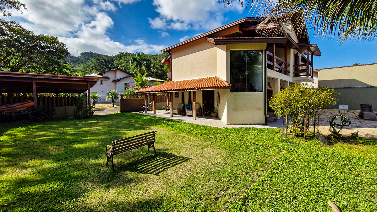 Casa Nova a venda na Praia da Mococa | Condomínio fechado | Lazer Privativo