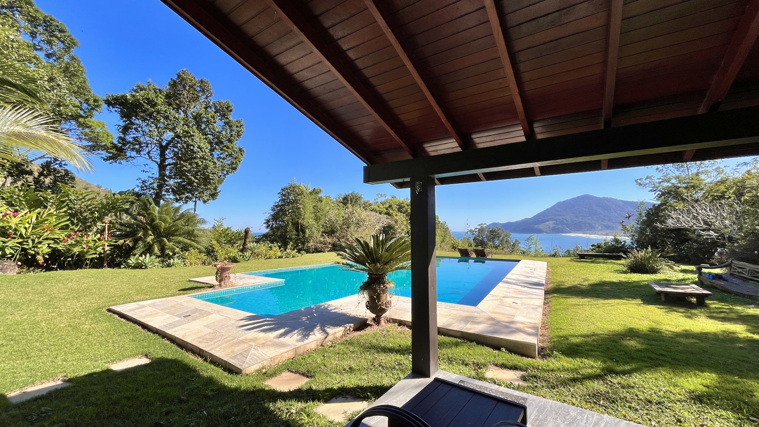 Casa a venda com Vista para o Mar no Condomínio Promontório | Maresias