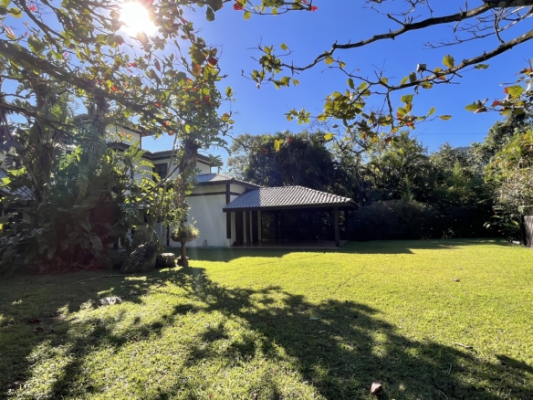 Casa a venda com Vista para o Mar no Condomínio Promontório | Maresias