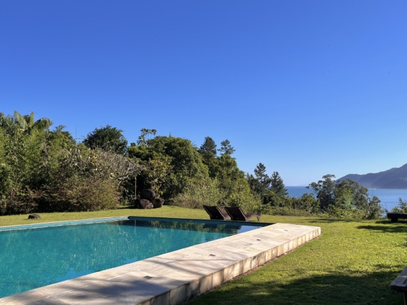 Casa a venda com Vista para o Mar no Condomínio Promontório | Maresias