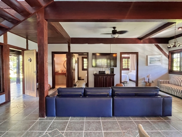 Casa a venda com Vista para o Mar no Condomínio Promontório | Maresias