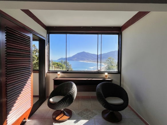 Casa a venda com Vista para o Mar no Condomínio Promontório | Maresias