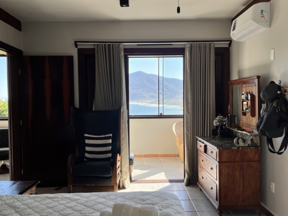 Casa a venda com Vista para o Mar no Condomínio Promontório | Maresias