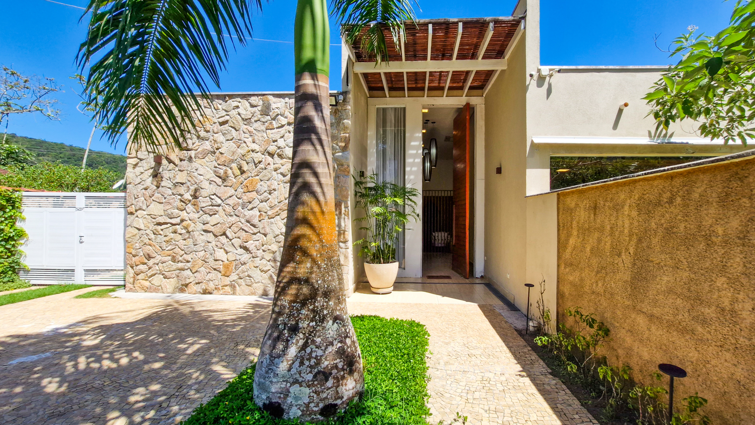 Casa alto padrão a venda na Praia da Mococa | Caraguatatuba