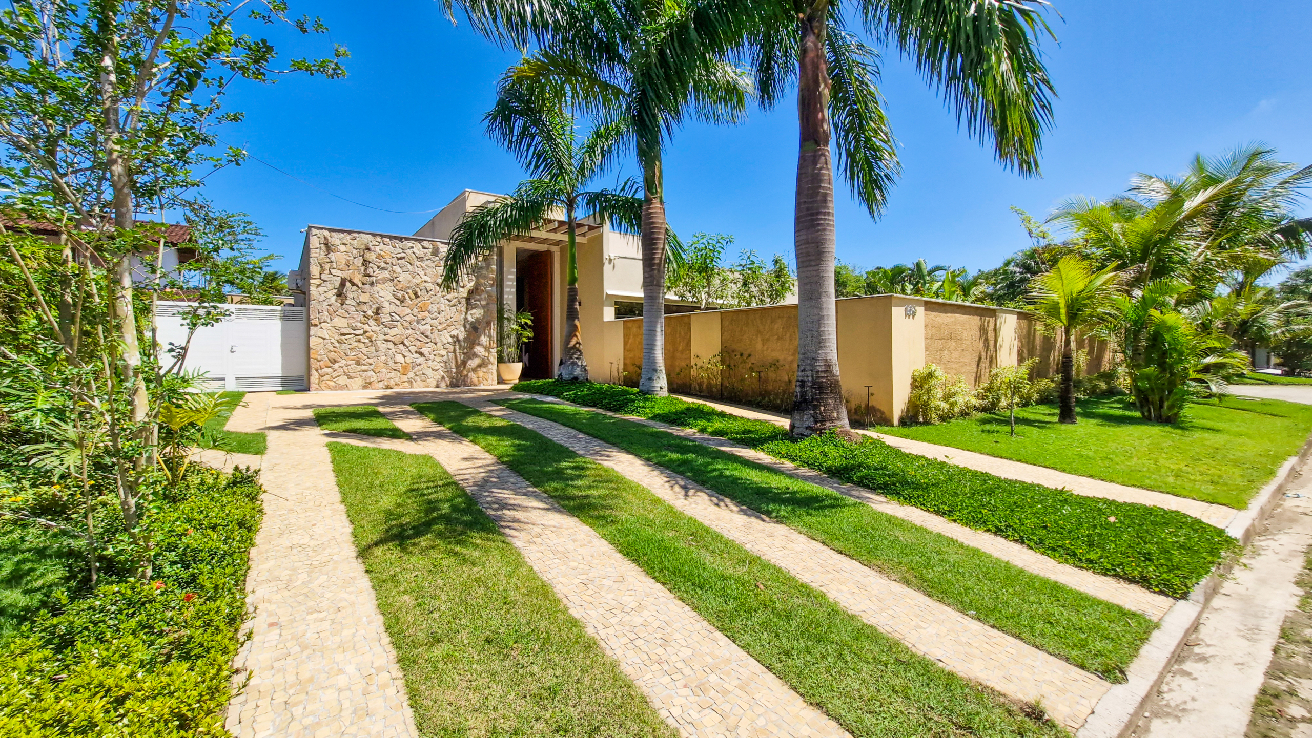 Casa alto padrão a venda na Praia da Mococa | Caraguatatuba