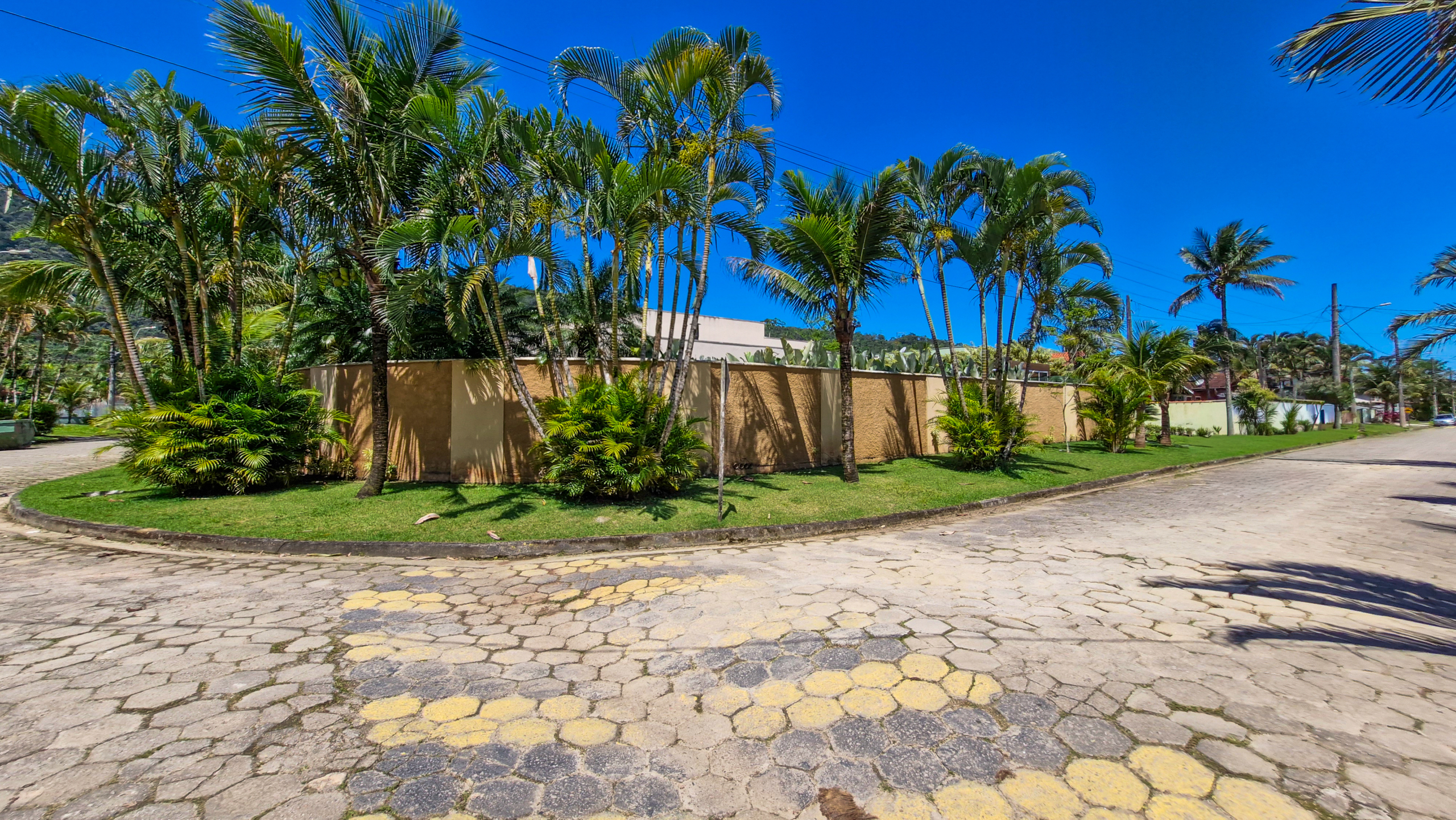 Casa alto padrão a venda na Praia da Mococa | Caraguatatuba
