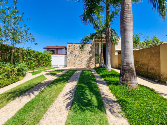 Casa alto padrão a venda na Praia da Mococa | Caraguatatuba