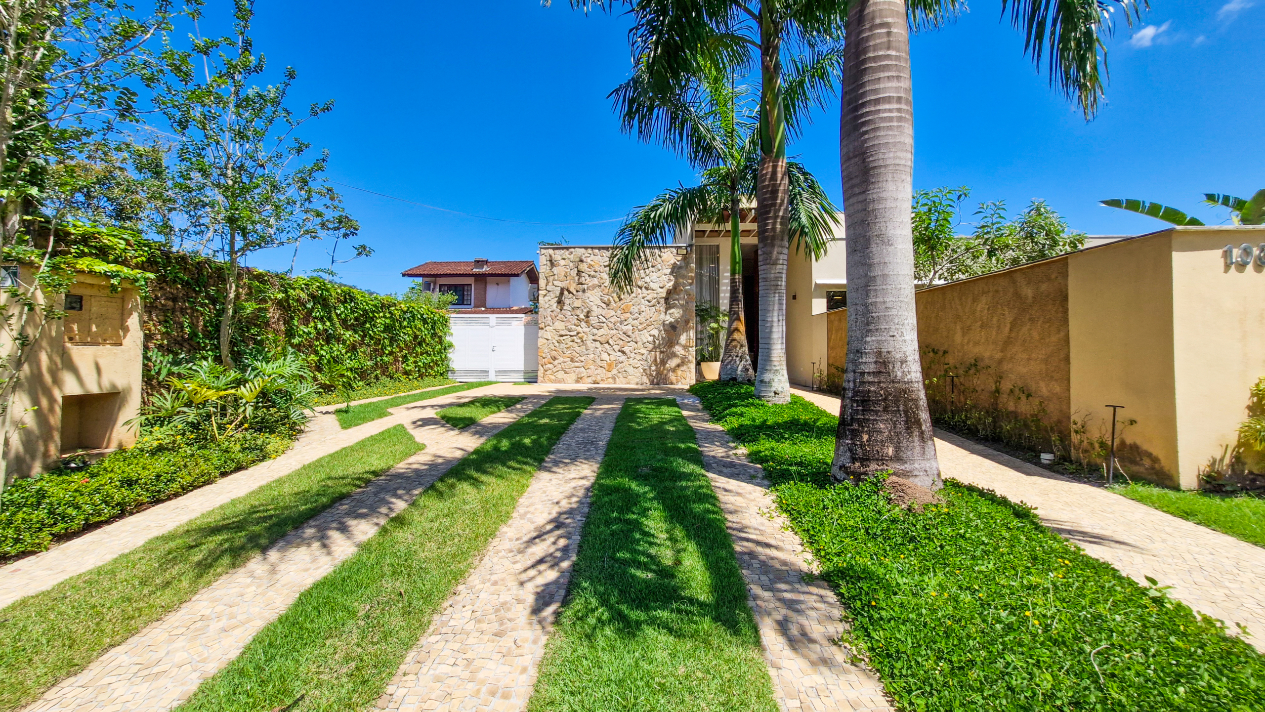 Casa alto padrão a venda na Praia da Mococa | Caraguatatuba