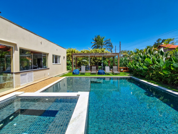 Casa alto padrão a venda na Praia da Mococa | Caraguatatuba