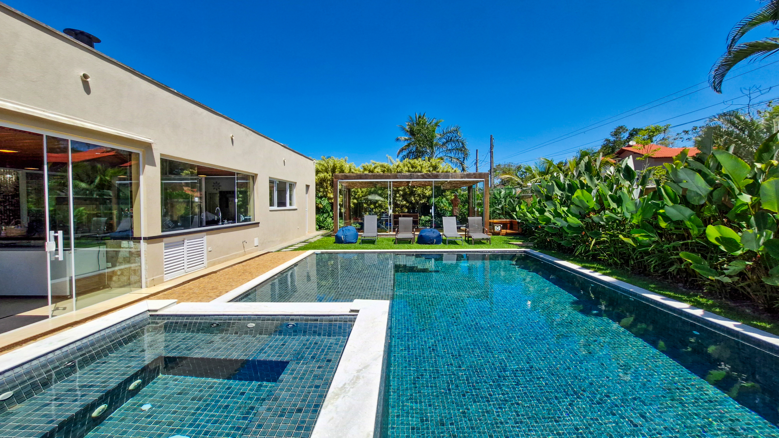 Casa alto padrão a venda na Praia da Mococa | Caraguatatuba
