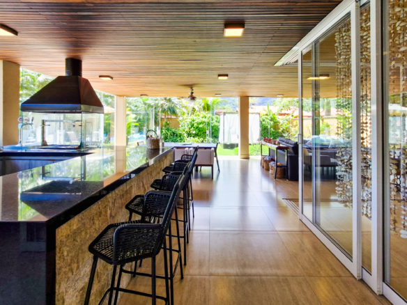 Casa alto padrão a venda na Praia da Mococa | Caraguatatuba