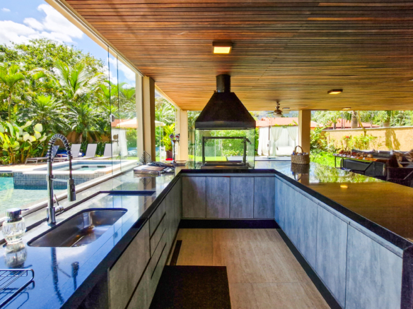 Casa alto padrão a venda na Praia da Mococa | Caraguatatuba