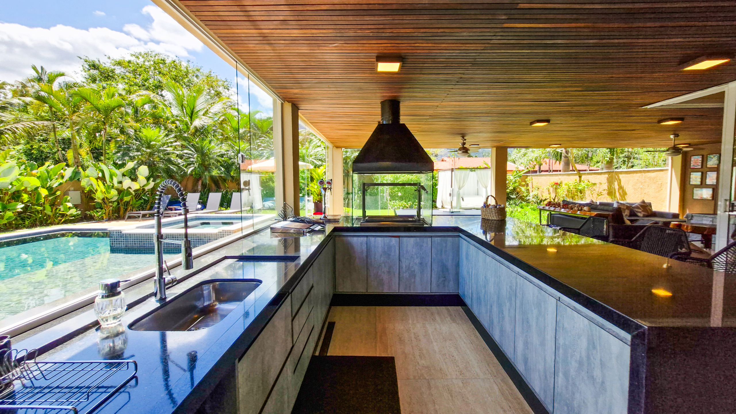 Casa alto padrão a venda na Praia da Mococa | Caraguatatuba