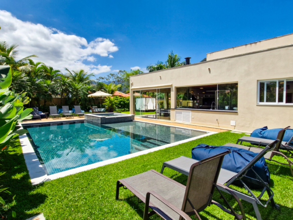 Casa alto padrão a venda na Praia da Mococa | Caraguatatuba