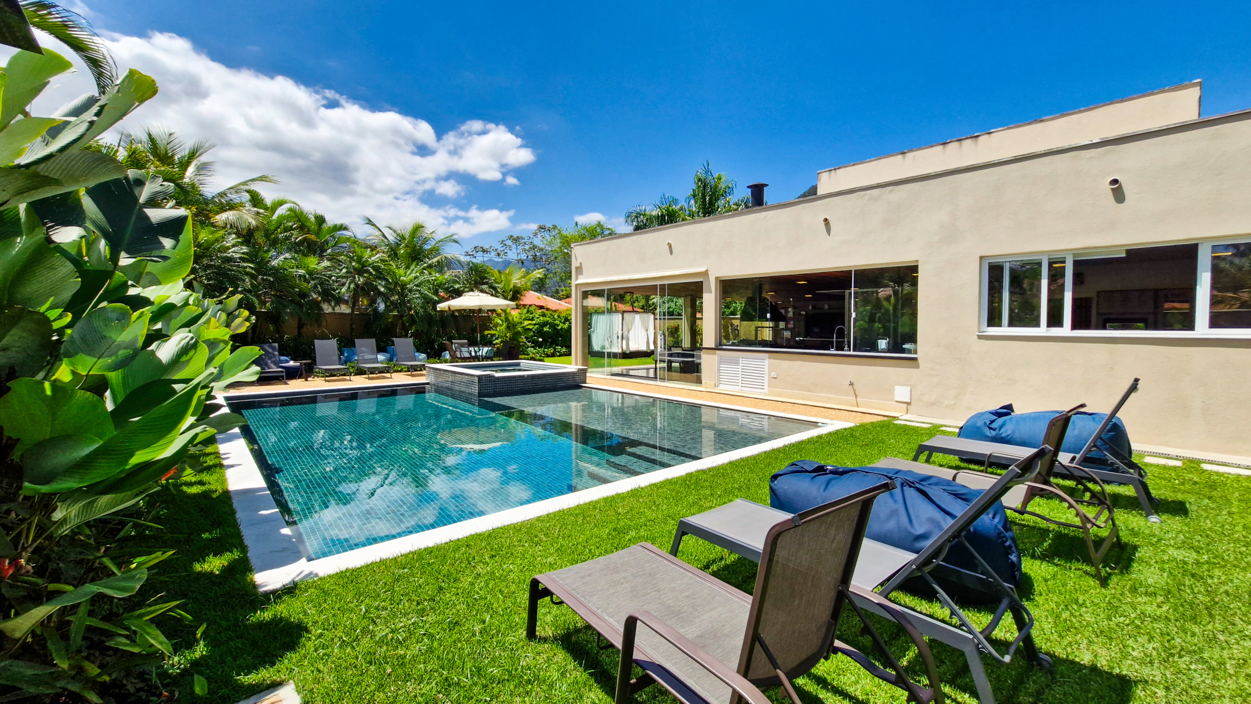 Casa alto padrão a venda na Praia da Mococa | Caraguatatuba