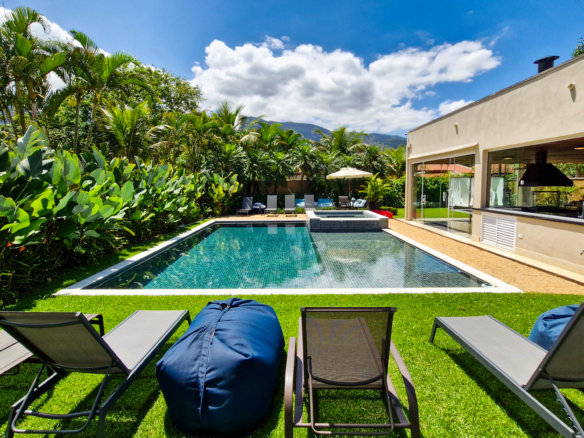 Casa alto padrão a venda na Praia da Mococa | Caraguatatuba