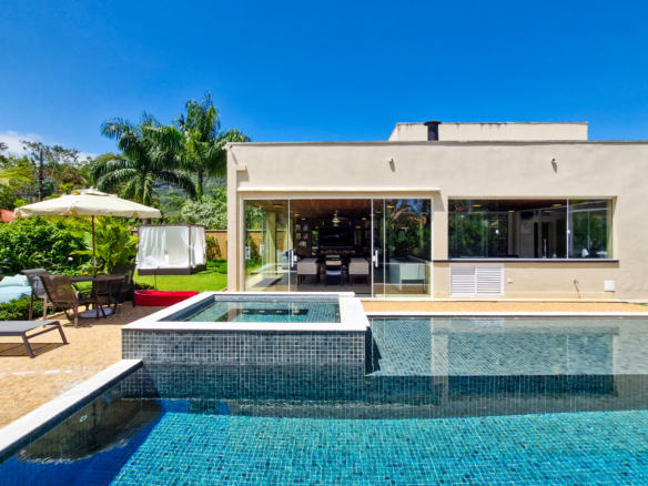 Casa alto padrão a venda na Praia da Mococa | Caraguatatuba