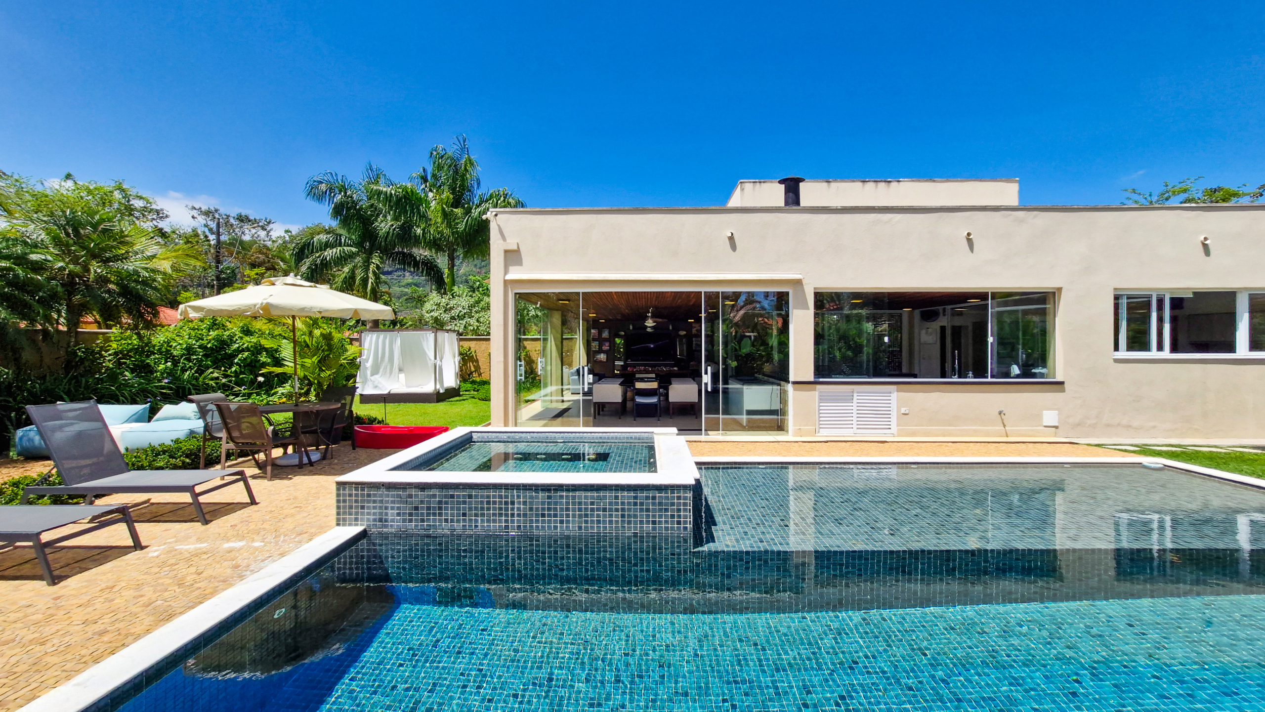 Casa alto padrão a venda na Praia da Mococa | Caraguatatuba