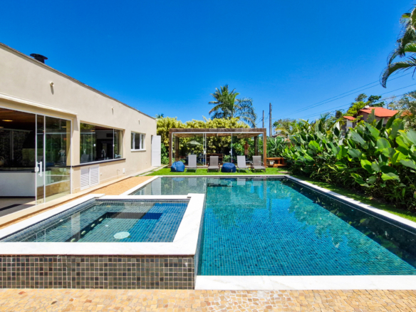 Casa alto padrão a venda na Praia da Mococa | Caraguatatuba