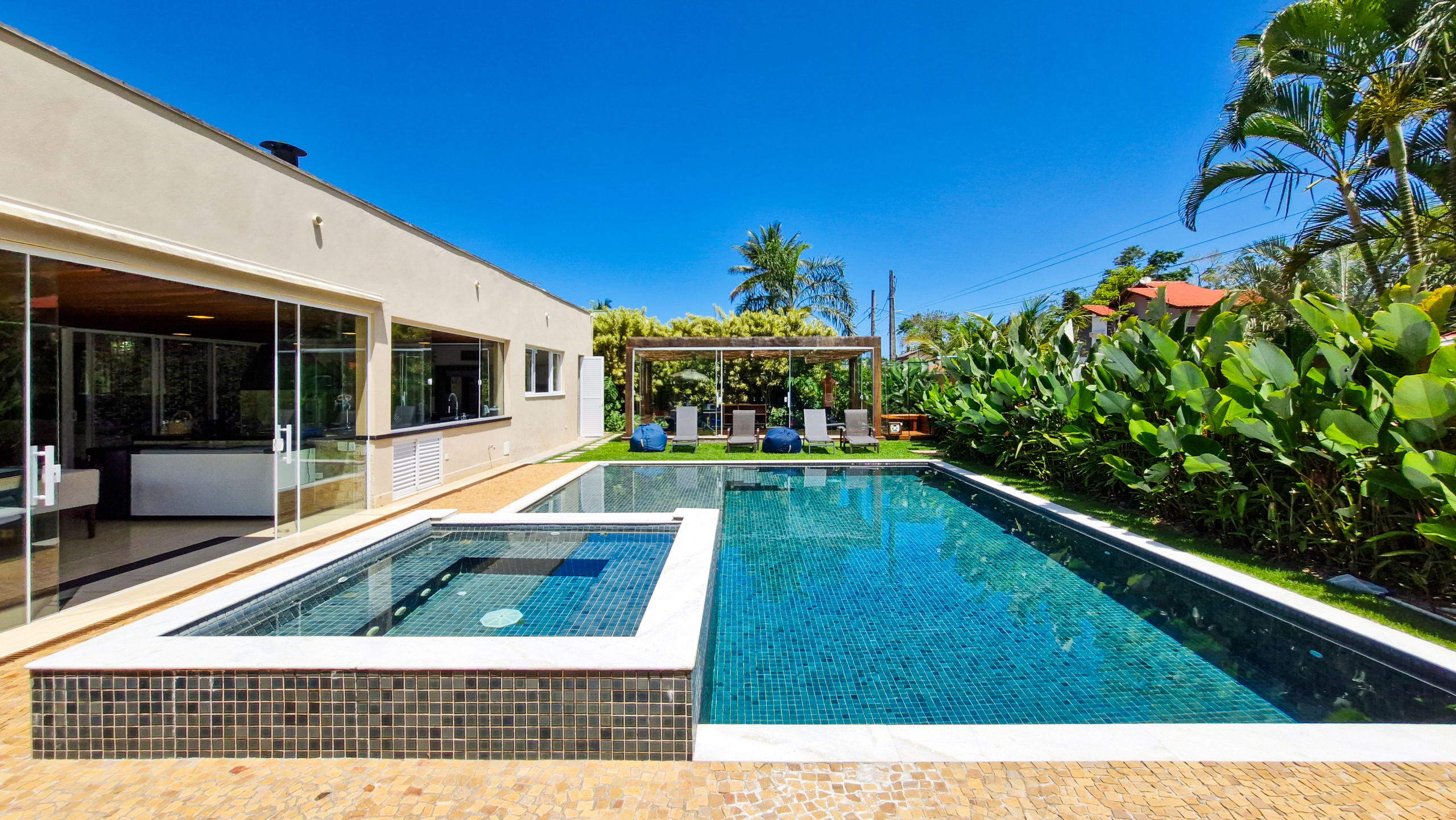 Casa alto padrão a venda na Praia da Mococa | Caraguatatuba