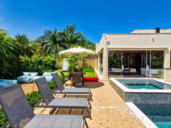 Casa alto padrão a venda na Praia da Mococa | Caraguatatuba