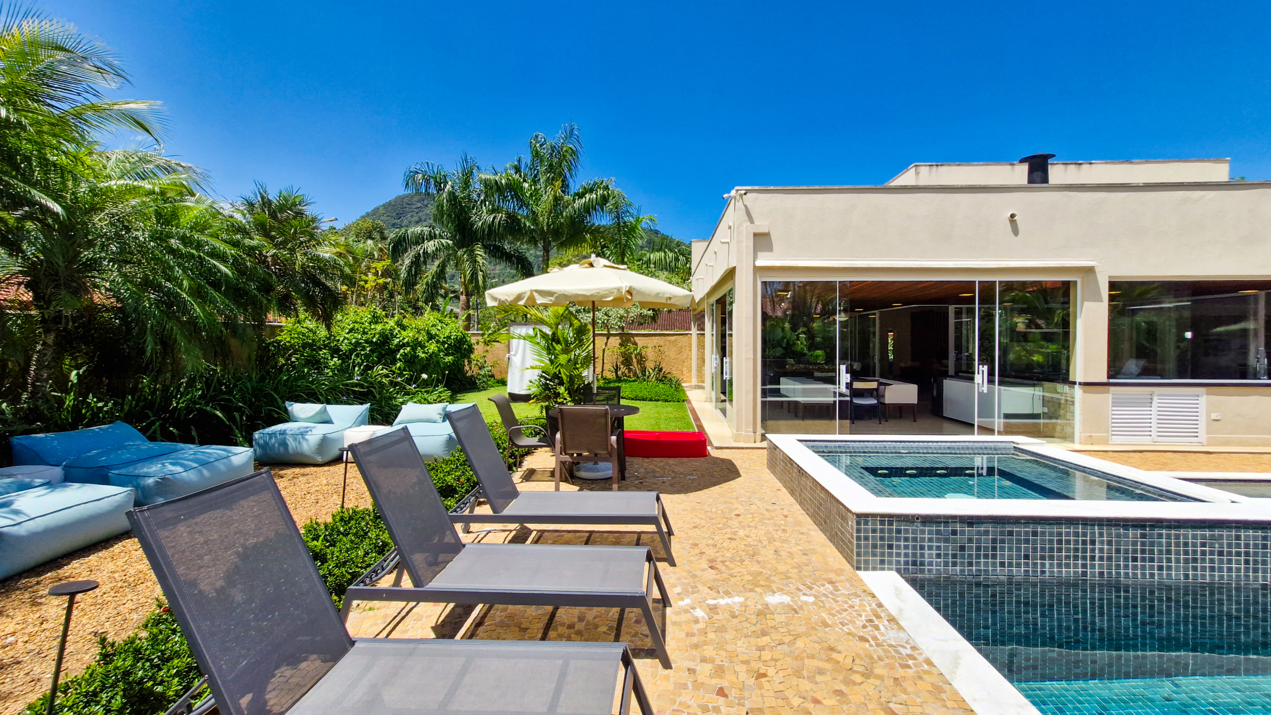 Casa alto padrão a venda na Praia da Mococa | Caraguatatuba