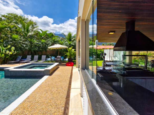 Casa alto padrão a venda na Praia da Mococa | Caraguatatuba