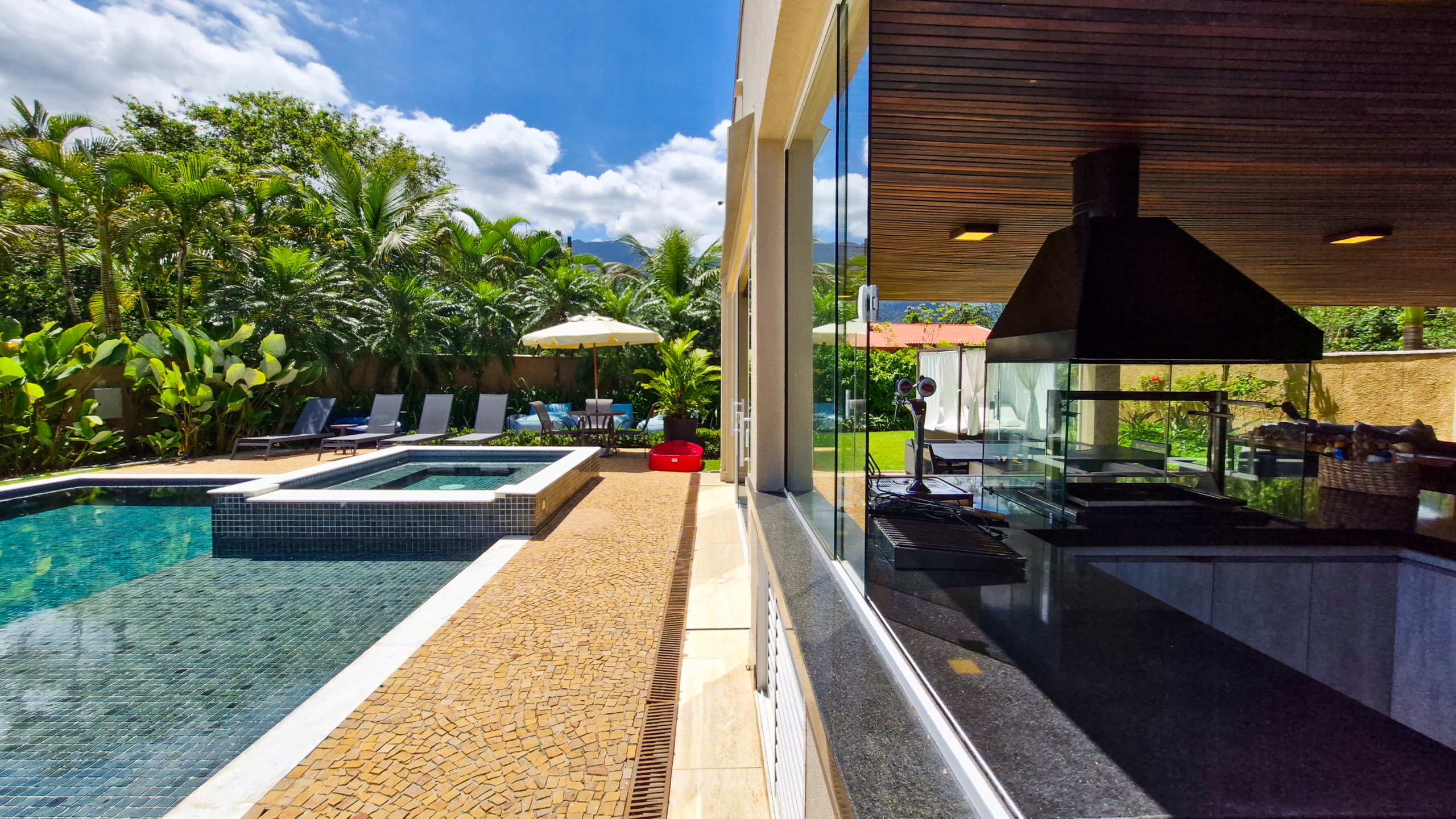 Casa alto padrão a venda na Praia da Mococa | Caraguatatuba