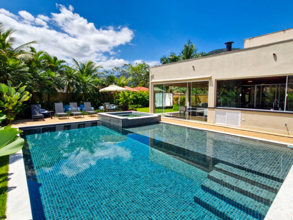 Casa alto padrão a venda na Praia da Mococa | Caraguatatuba