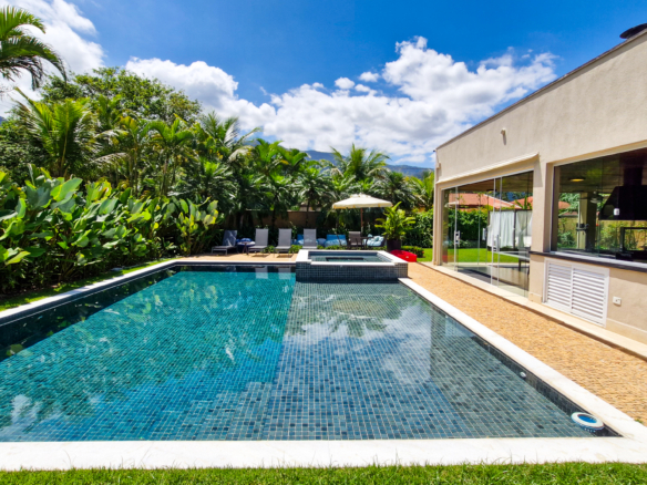Casa alto padrão a venda na Praia da Mococa | Caraguatatuba