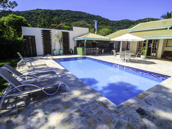 Casa Térrea Exclusiva na Praia da Tabatinga | 3 Suítes | Piscina | Espaço Gourmet