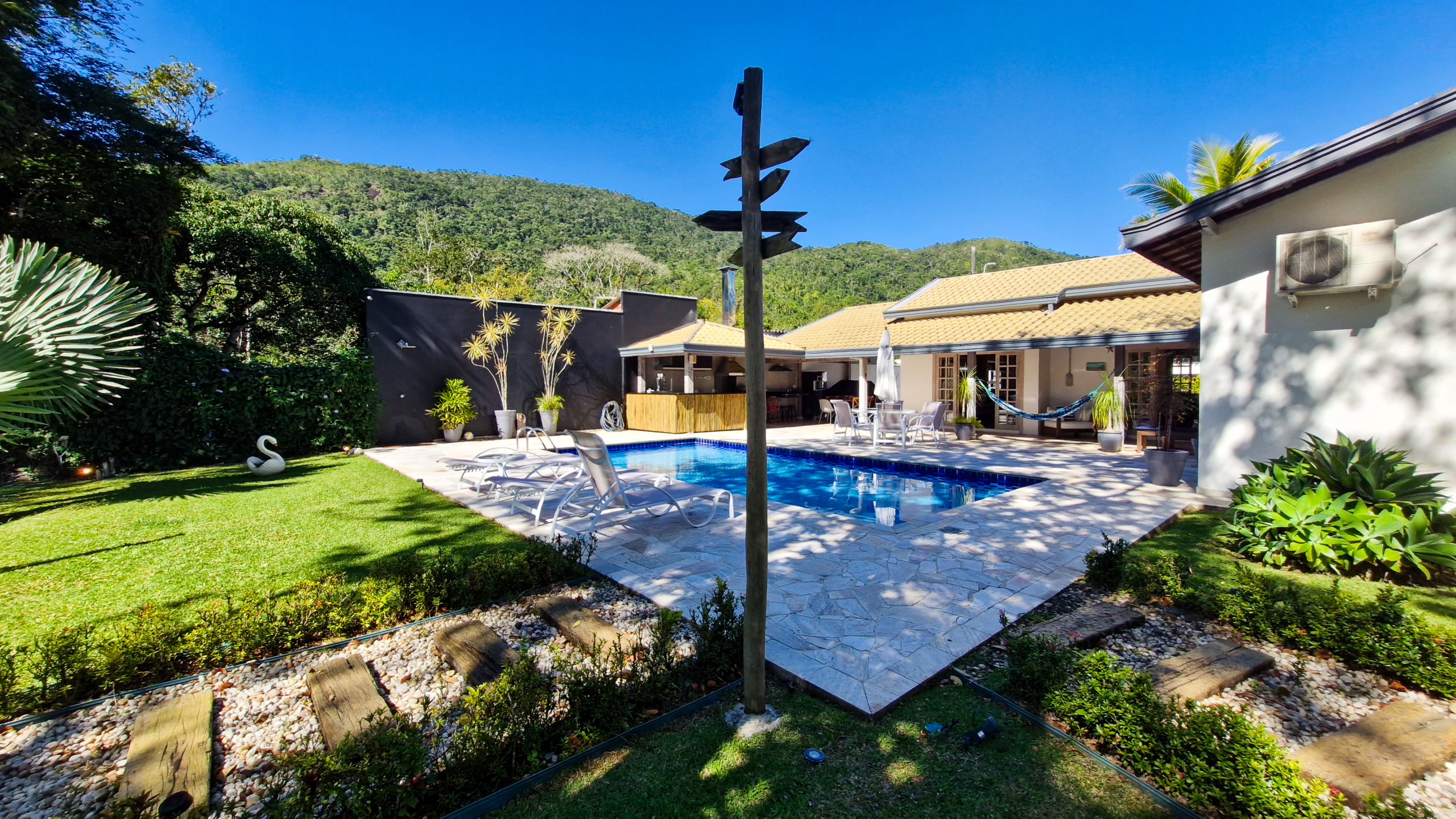 Casa Térrea Exclusiva na Praia da Tabatinga | 3 Suítes | Piscina | Espaço Gourmet