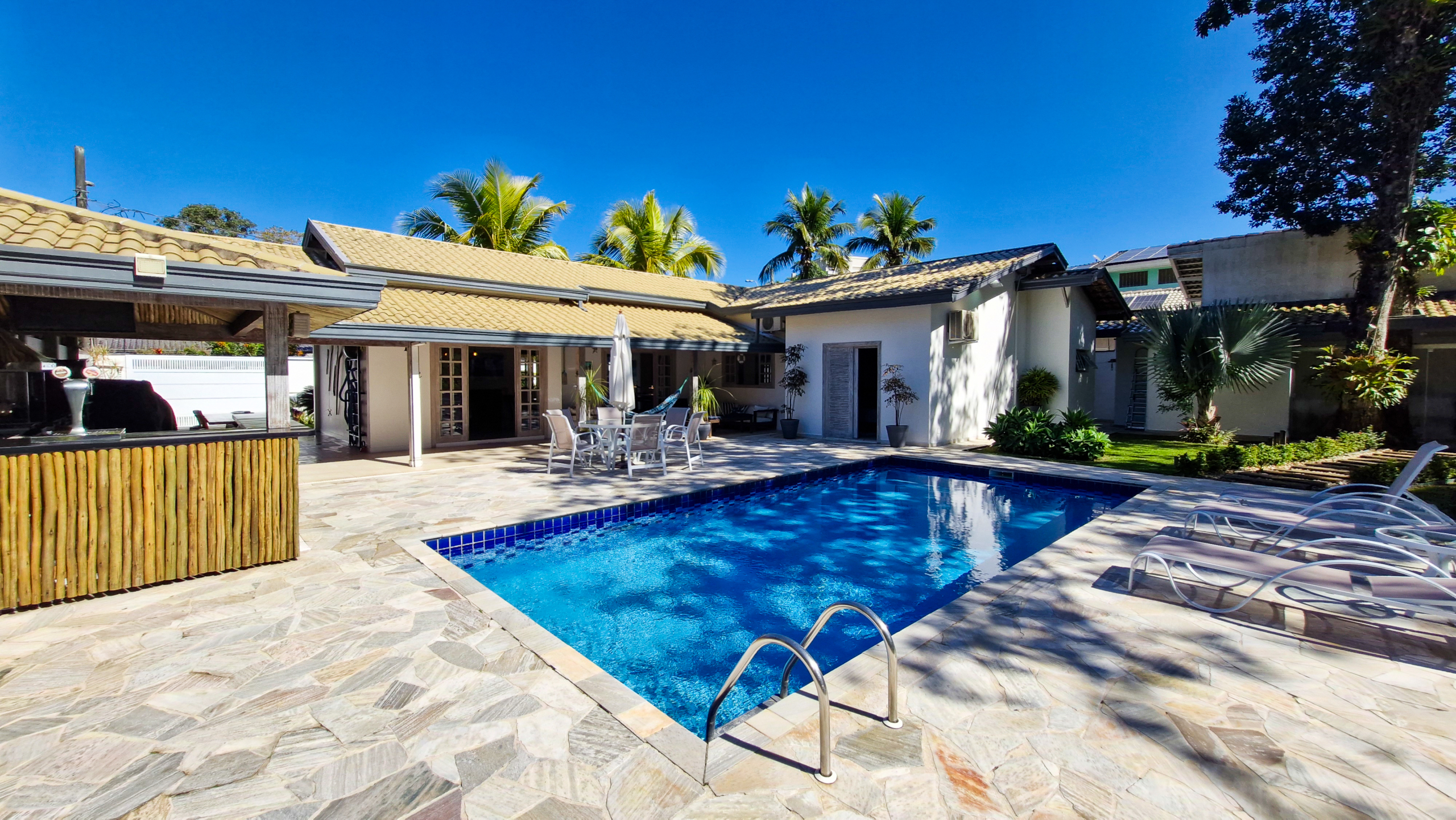 Casa Térrea Exclusiva na Praia da Tabatinga | 3 Suítes | Piscina | Espaço Gourmet