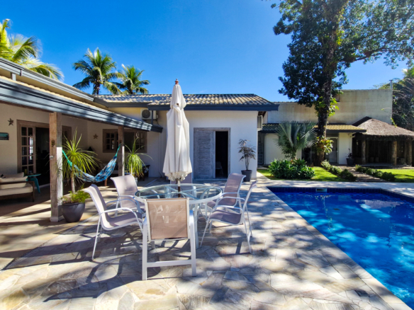 Casa Térrea Exclusiva na Praia da Tabatinga | 3 Suítes | Piscina | Espaço Gourmet