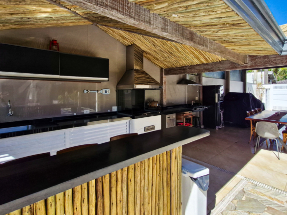 Casa Térrea Exclusiva na Praia da Tabatinga | 3 Suítes | Piscina | Espaço Gourmet