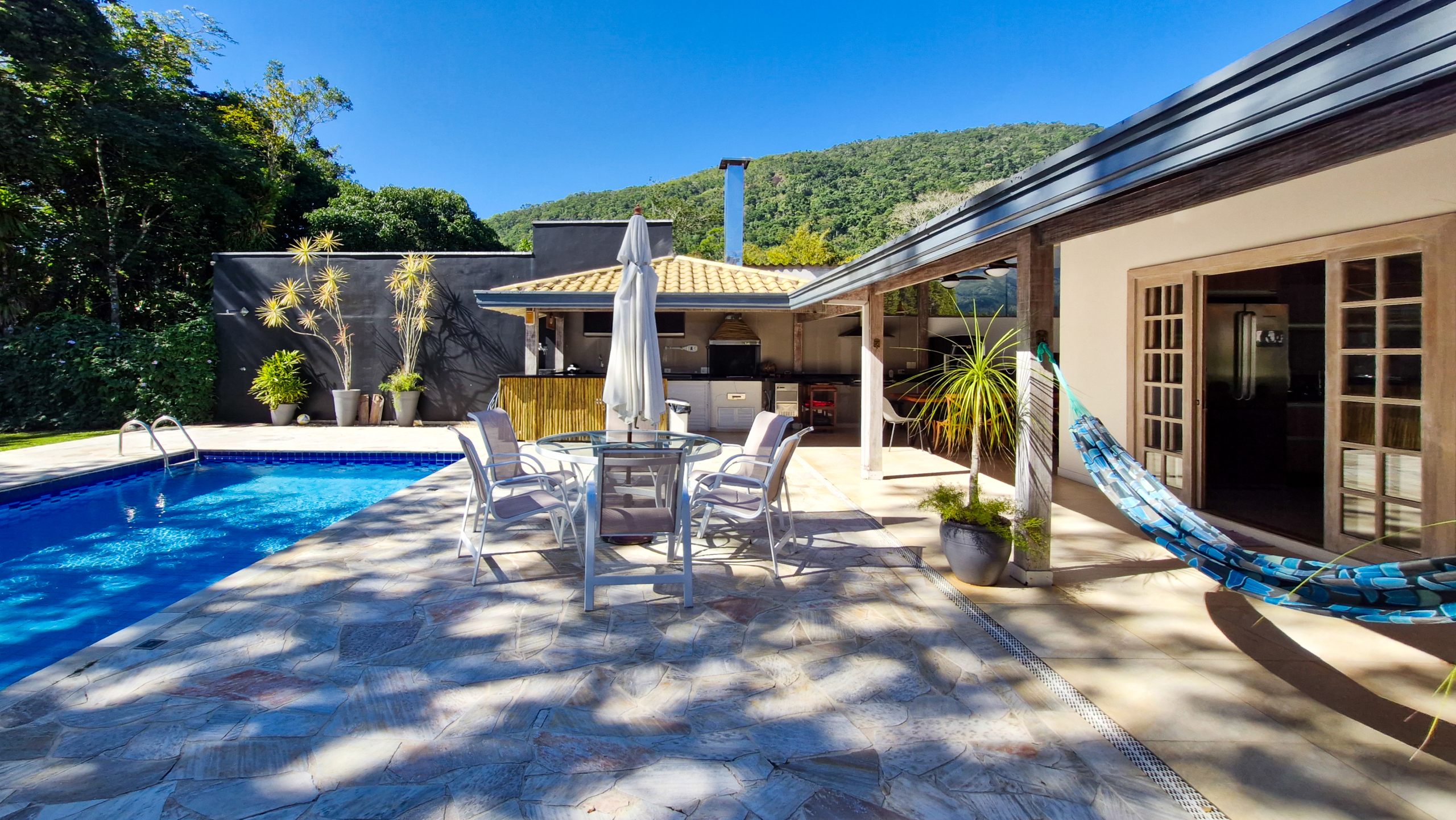 Casa Térrea Exclusiva na Praia da Tabatinga | 3 Suítes | Piscina | Espaço Gourmet