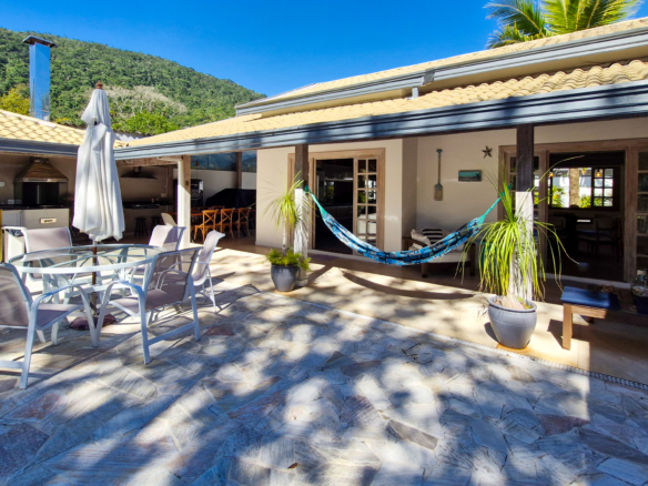 Casa Térrea Exclusiva na Praia da Tabatinga | 3 Suítes | Piscina | Espaço Gourmet