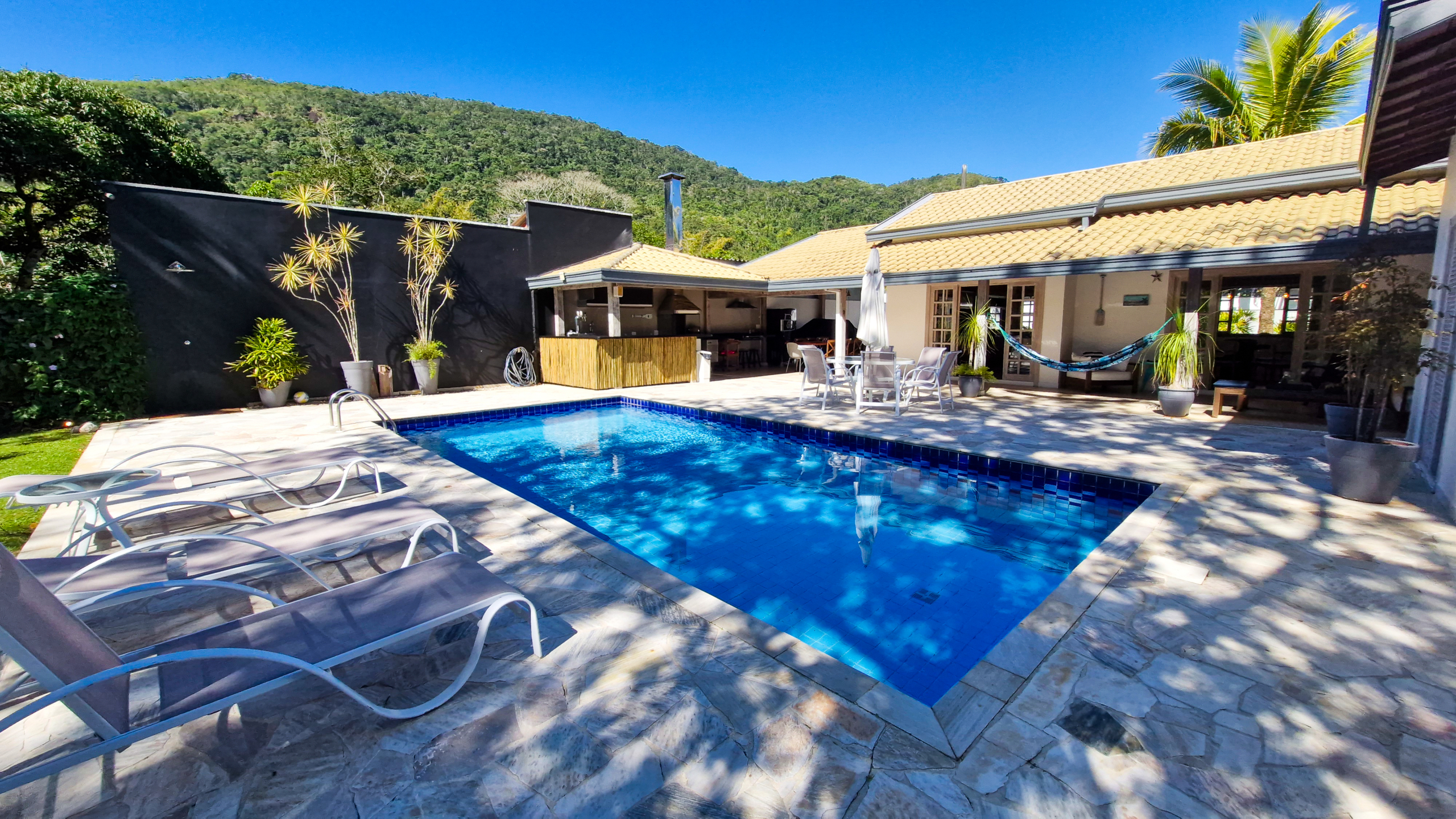 Casa Térrea Exclusiva na Praia da Tabatinga | 3 Suítes | Piscina | Espaço Gourmet