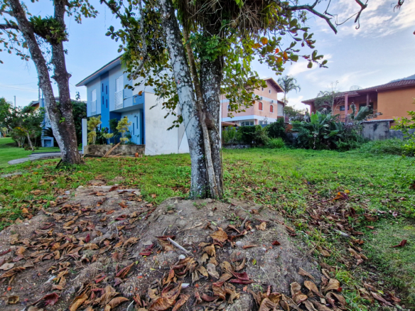 Terreno para Venda em condomínio na Praia da Lagoinha com 362 m²