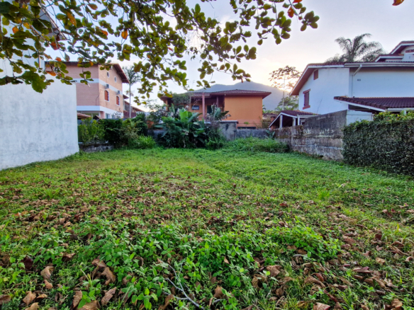 Terreno para Venda em condomínio na Praia da Lagoinha com 362 m²