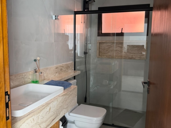 Casa Nova a venda na Praia da Mococa | Condomínio fechado