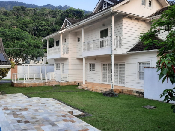 Casa a venda no Condomínio Mar Verde | 1.263 m² de Terreno | Vista Permanente para a Mata