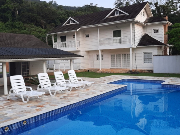 Casa a venda no Condomínio Mar Verde | 1.263 m² de Terreno | Vista Permanente para a Mata
