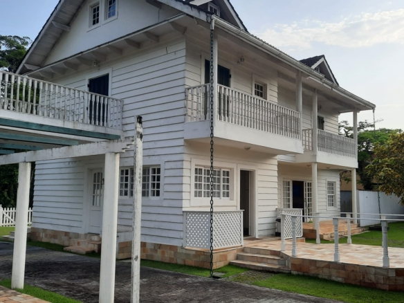Casa a venda no Condomínio Mar Verde | 1.263 m² de Terreno | Vista Permanente para a Mata