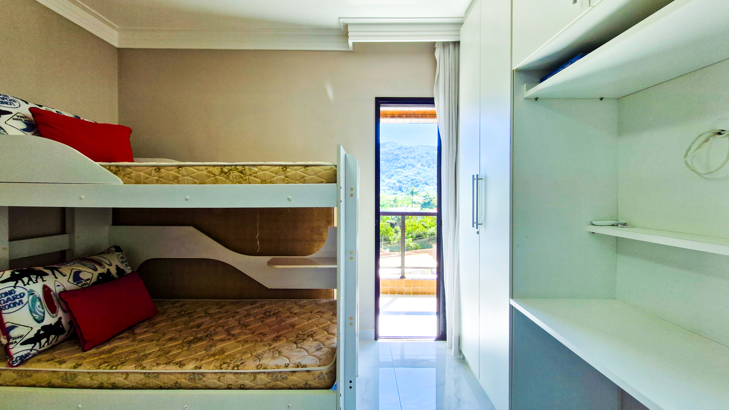 Apartamento para locação, no Condomínio Ilhas Canárias, Praia da Tabatinga, 2 quartos, com 110 m².