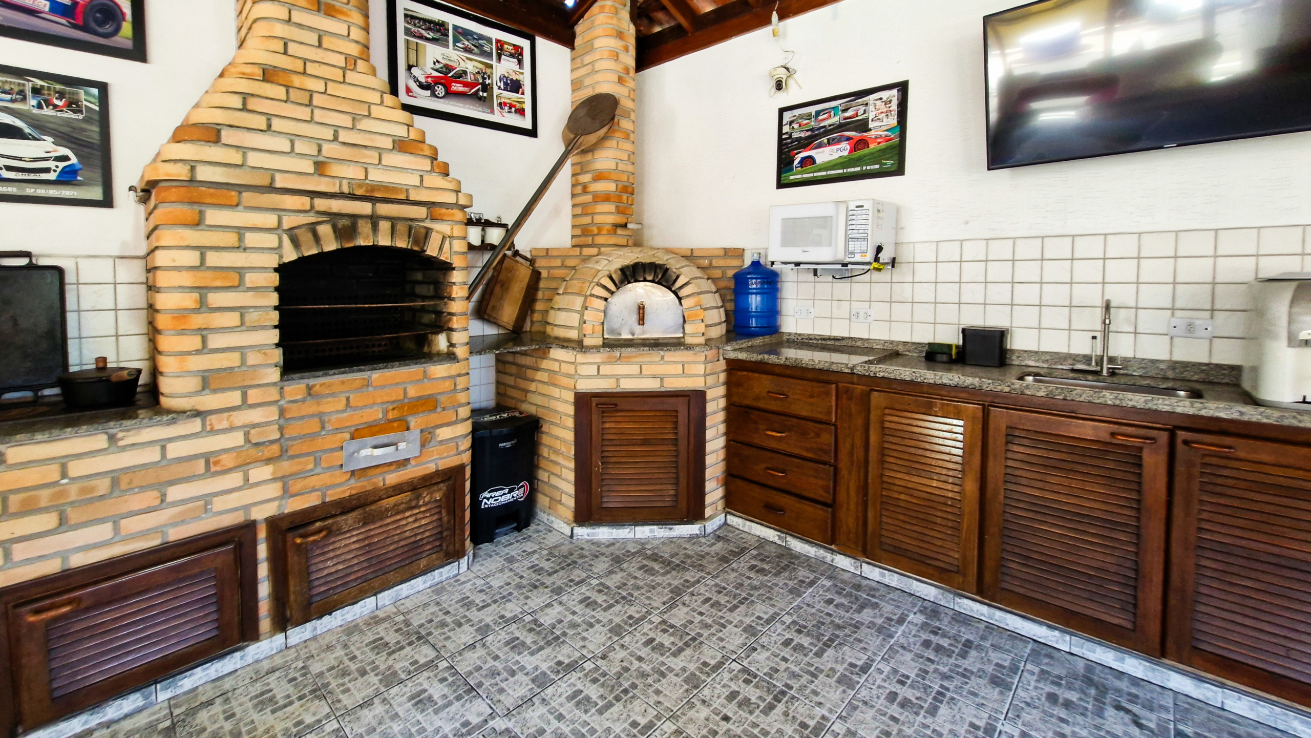 Casa a venda com 8 quartos | 415m² | Praia da Enseada