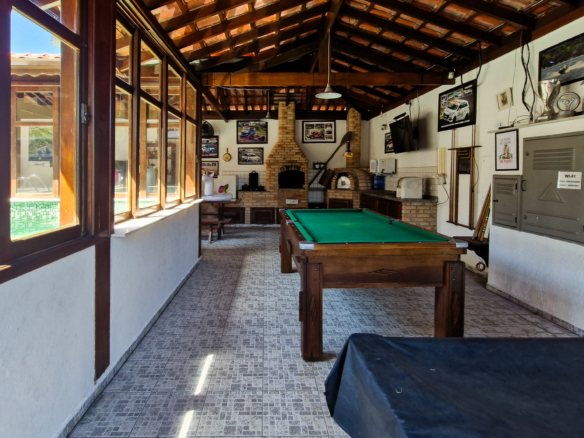 Casa a venda com 8 quartos | 415m² | Praia da Enseada